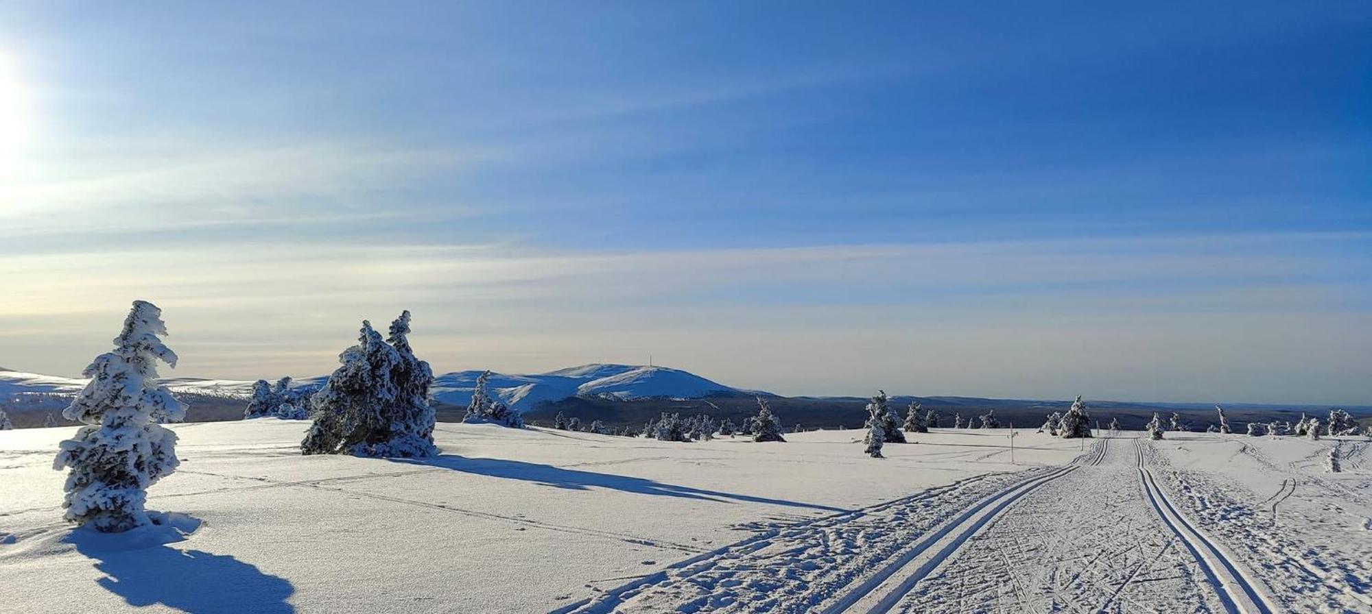 Kaupinmaja, Yllaes, Aekaeslompolo, Lapland - Log Cabin With Lake And Fell Scenery Exterior foto